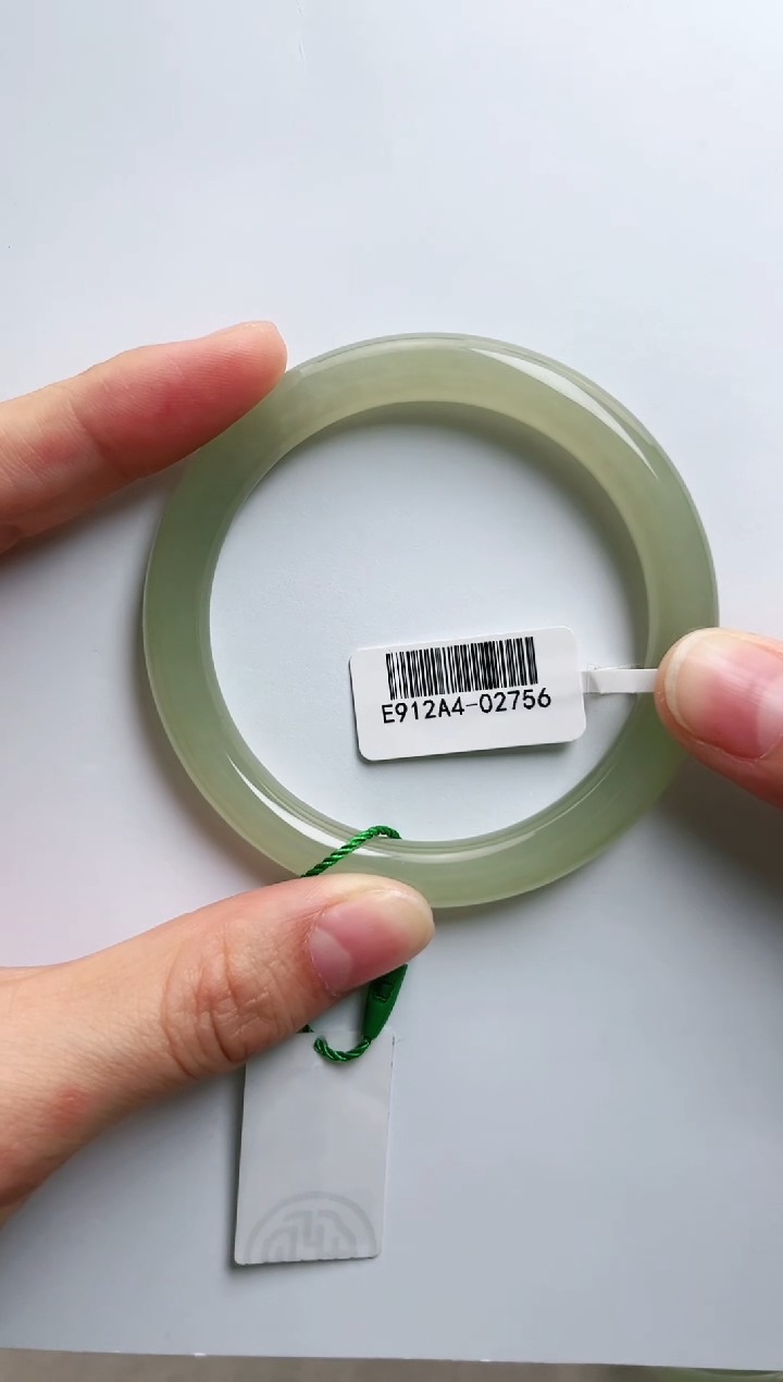 【闪购商品】和田玉手镯未镶嵌57