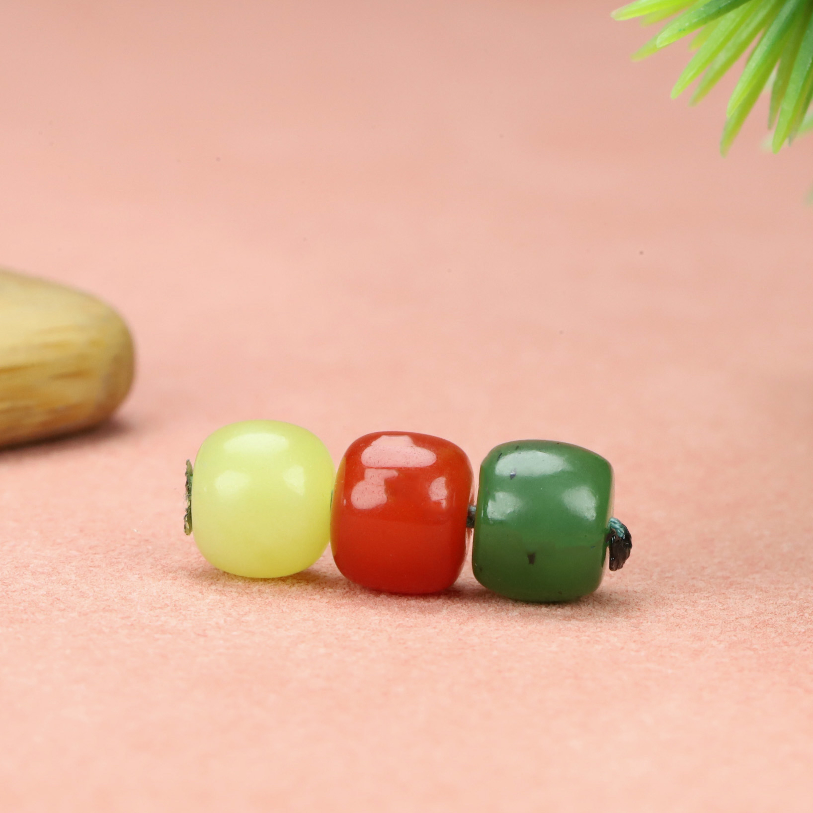 红绿灯卡八尺寸和田玉碧玉红玛瑙黄口文玩配饰搭配