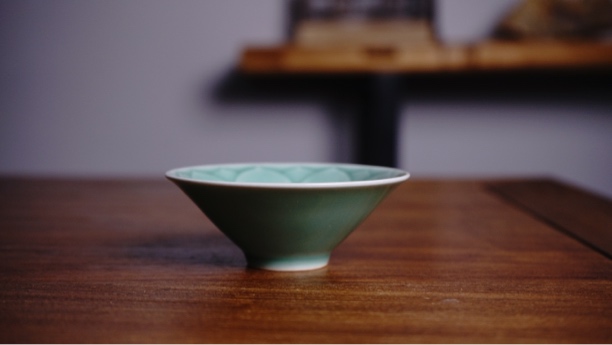 《出水芙蓉》查有祥手作青瓷斗笠杯龙泉青瓷茶具茶器主人杯普洱杯