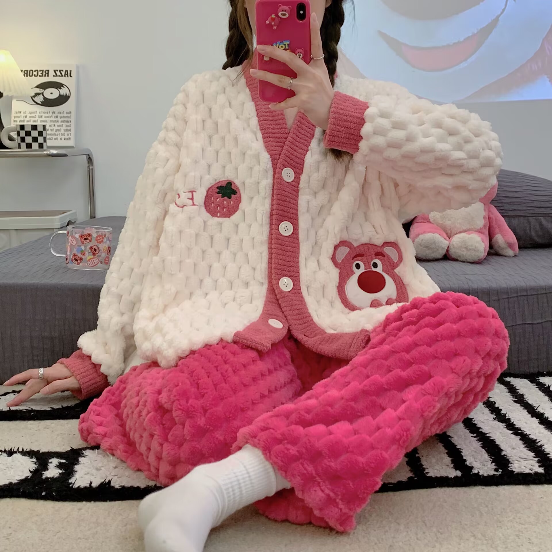 S睡衣女冬季卡通草莓熊长袖长裤开衫保暖加厚法兰绒家居服