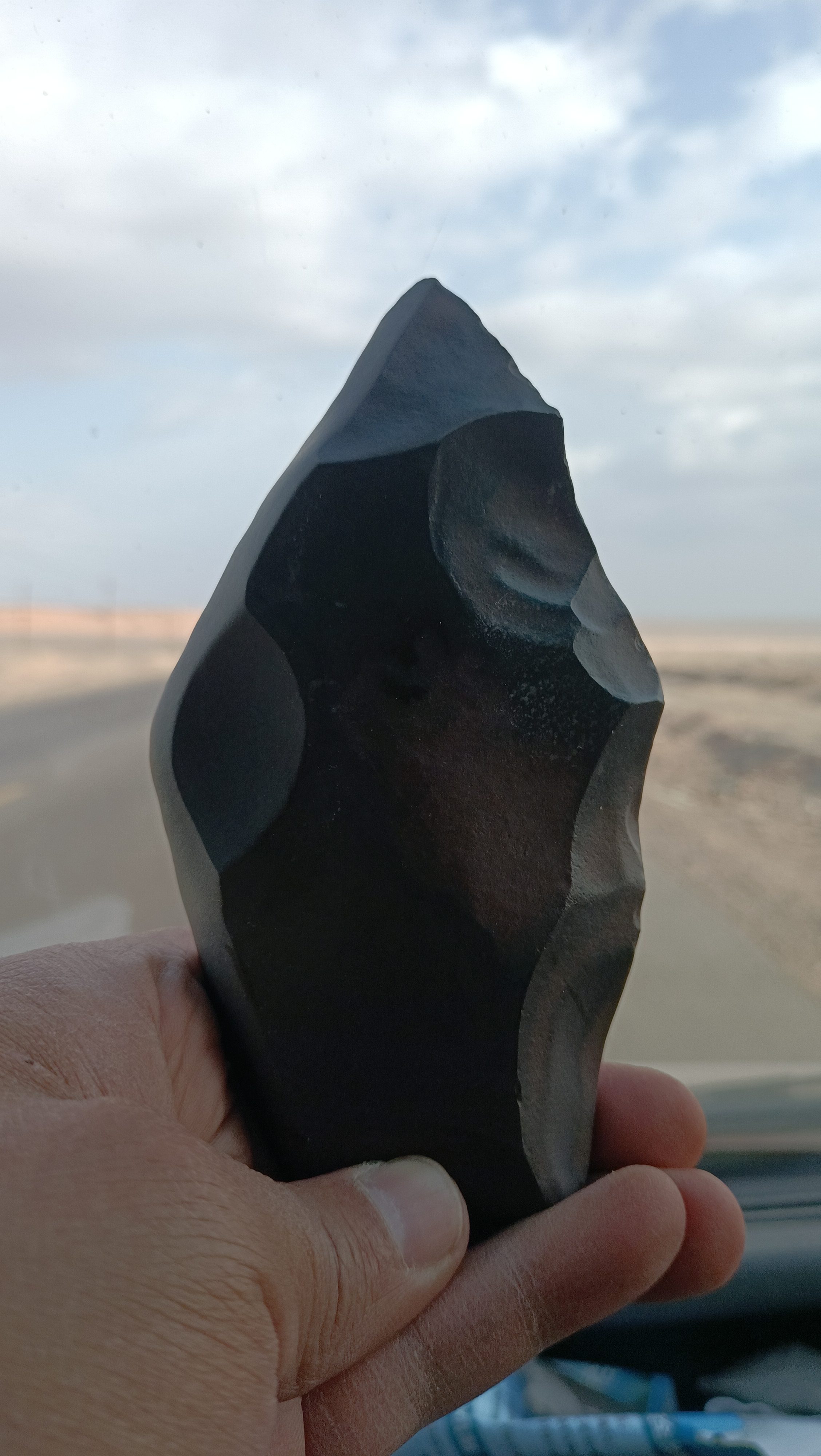 新疆戈壁绿泥石人物造型石