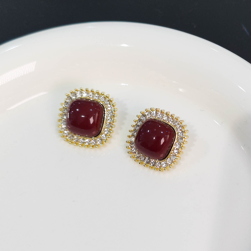 铜合金耳饰 时尚精致百搭耳饰复古红色小香风方形高级感耳环N2179