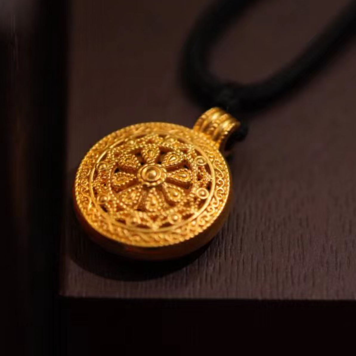 【唐唐专享】足金999爆款花丝印花罗盘吊坠 （含编绳）丶
