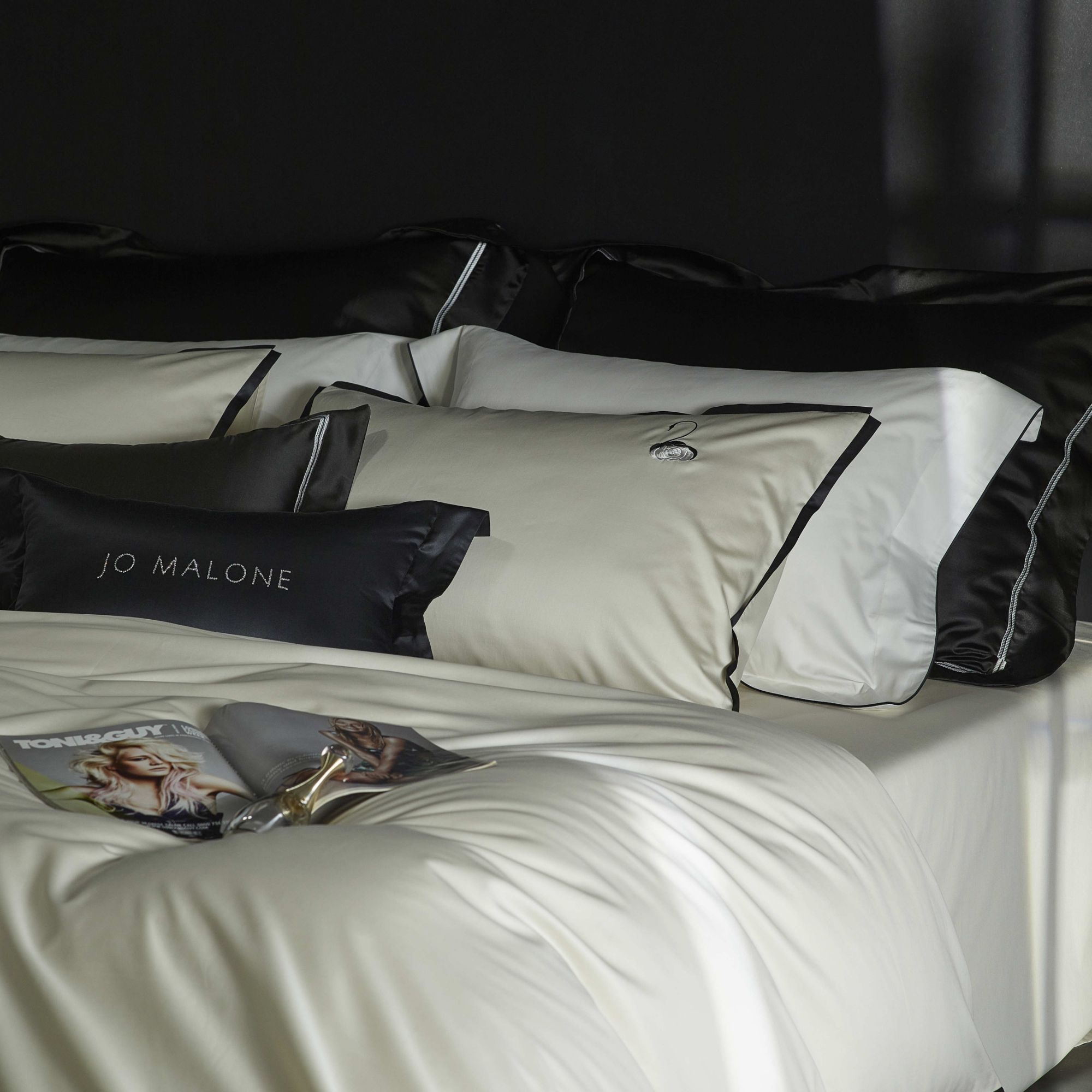 绣花夫人专享/天鹅之恋/臻丝缎系列/高奢素色刺绣四件套