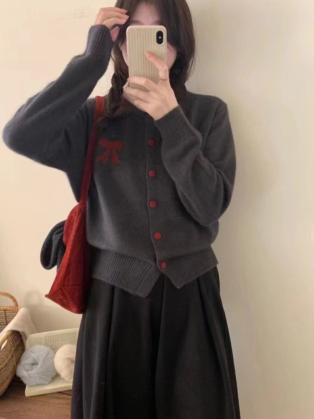 米蓝家气质茶灰红扣开衫1008