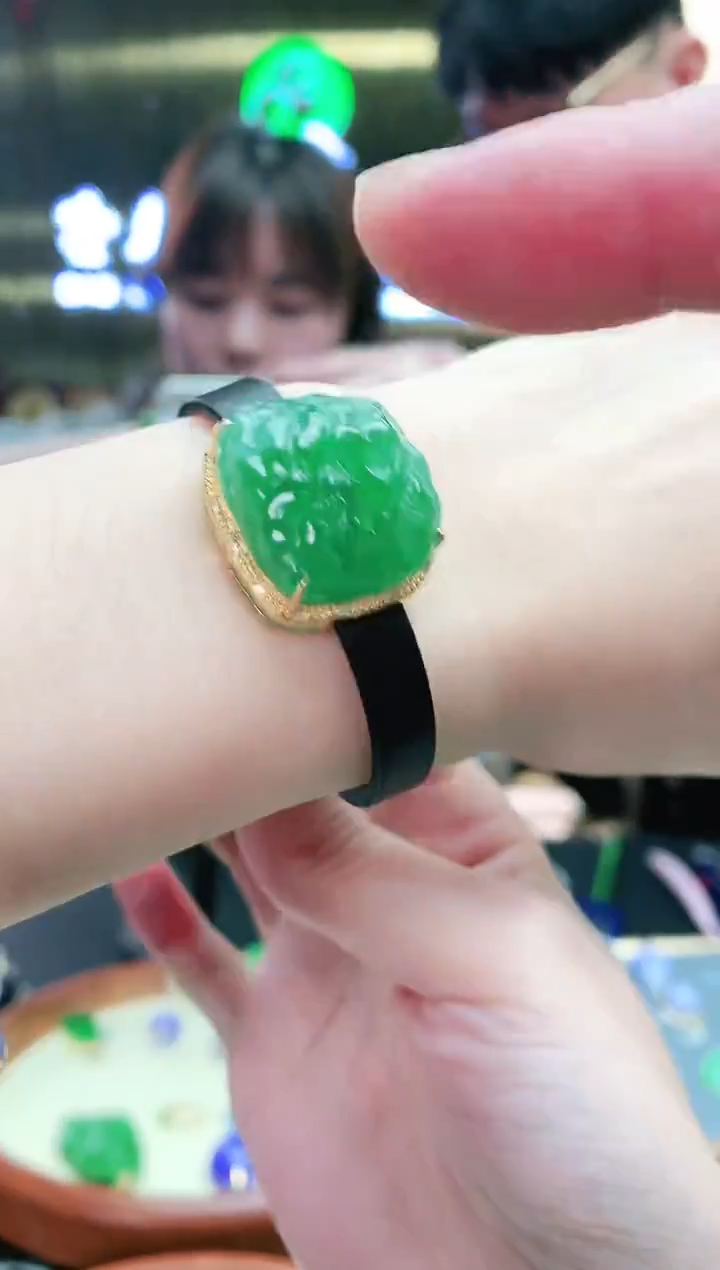 【闪购商品】翡翠手链18K金镶嵌君