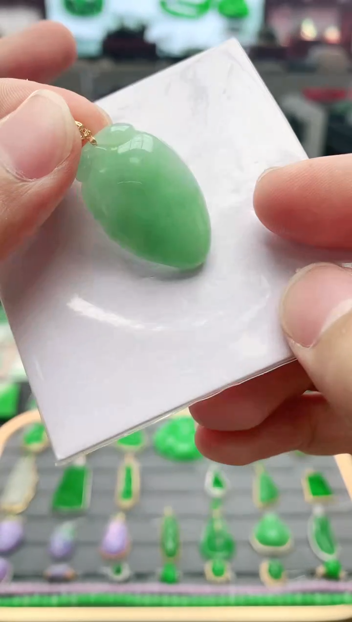 【闪购商品】翡翠颈饰18K金镶嵌赠礼盒证书豆