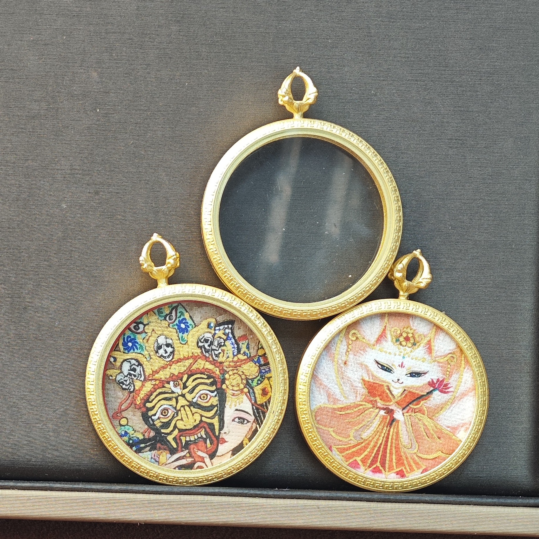 手绘唐卡钛钢外壳双面定制