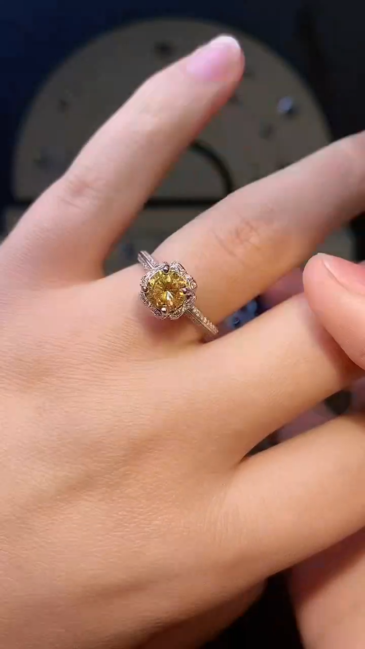 【闪购商品】彩色蓝宝石戒指银S925镶嵌........