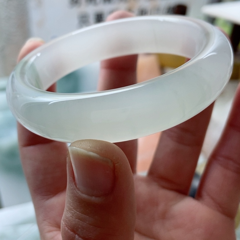【闪购商品】石英质玉手镯未镶嵌凌****步加工定制