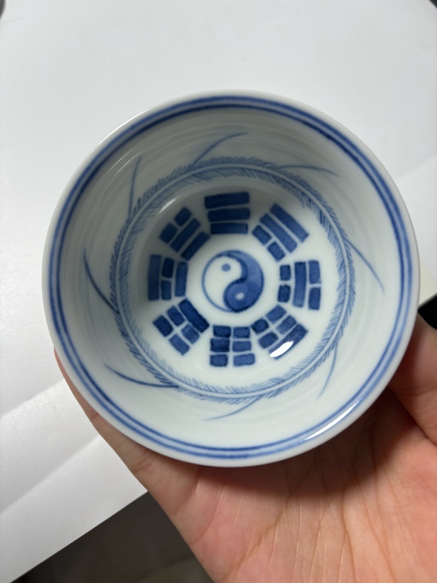 青花八卦杯子一个