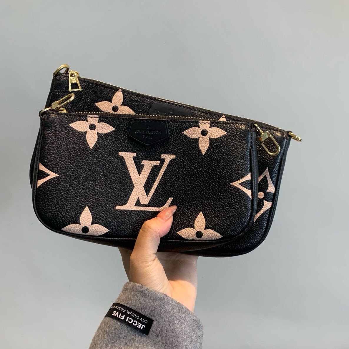 99新 LouisVuitton/路易威登 黑色四合一单肩包 芯片款