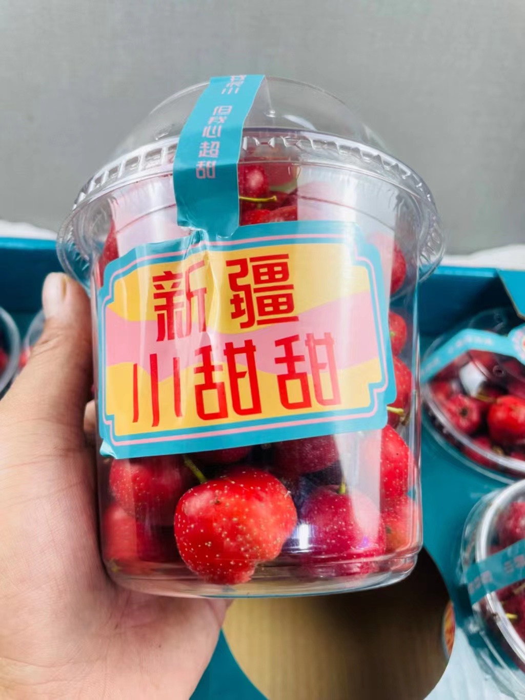 山楂一桶300克装，酸酸甜甜一口气可以吃半盒，再也不怕酸掉牙没事儿吃两颗山楂 可以直接吃的冰糖山楂