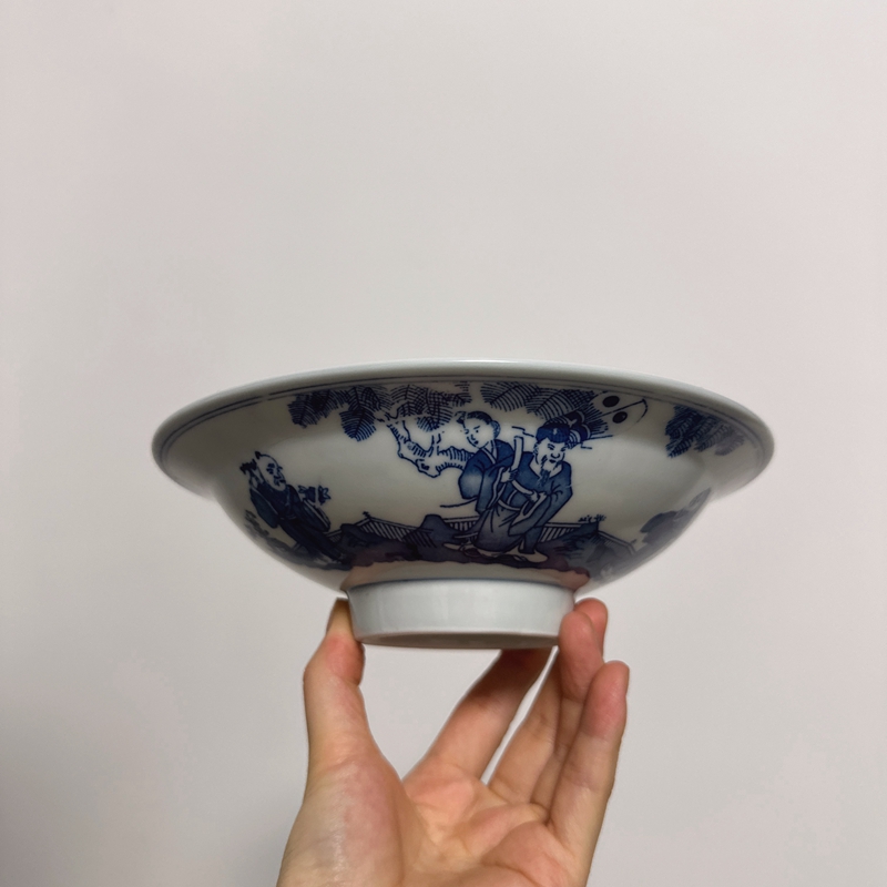 青花人物高脚斗笠碗