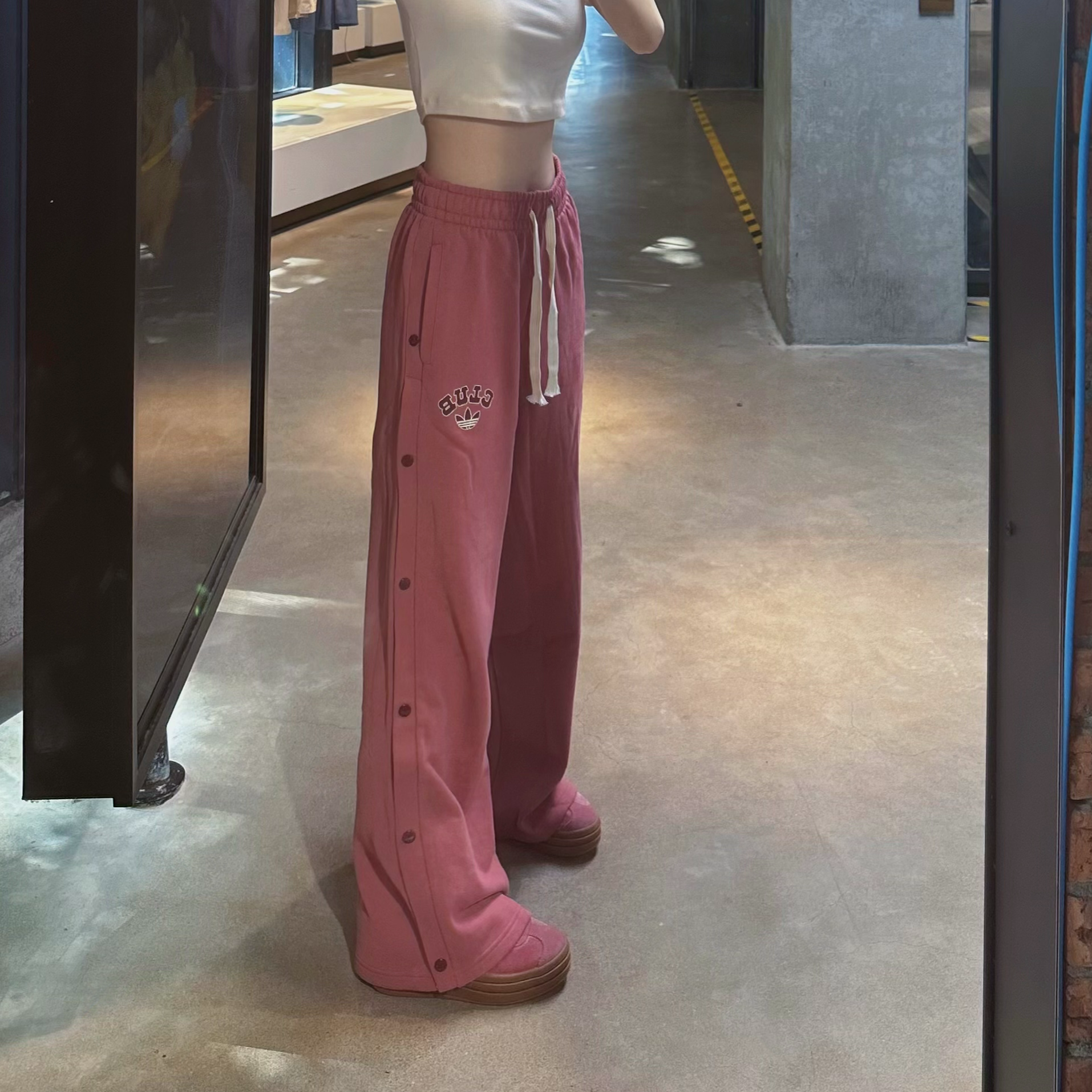 adidas阿迪达斯三叶草排扣宽松休闲直筒显瘦运动裤JD6373