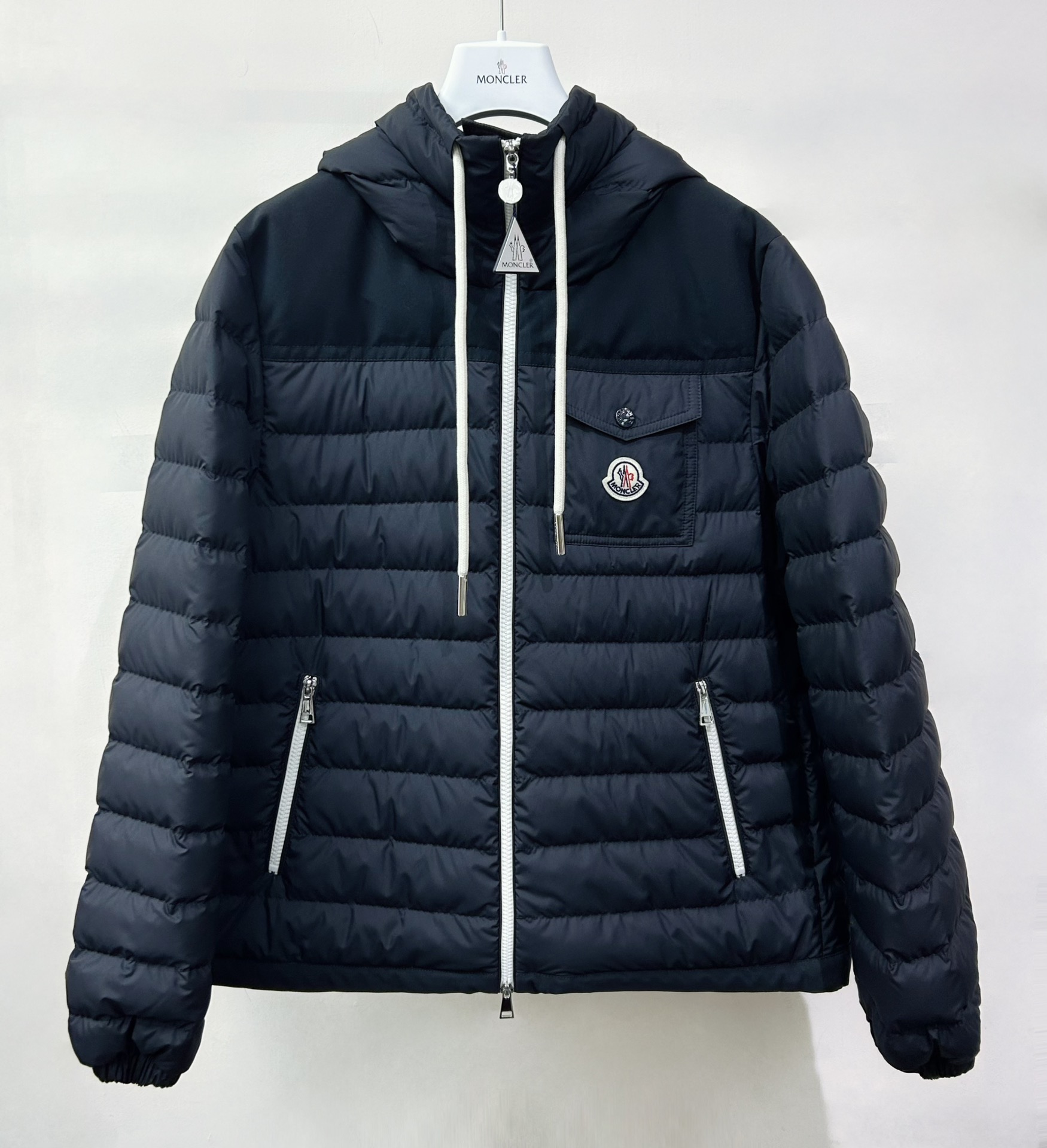 全新未使用 MONCLER M75%春夏蓝色ACAMANTE轻薄羽绒服 1A00013