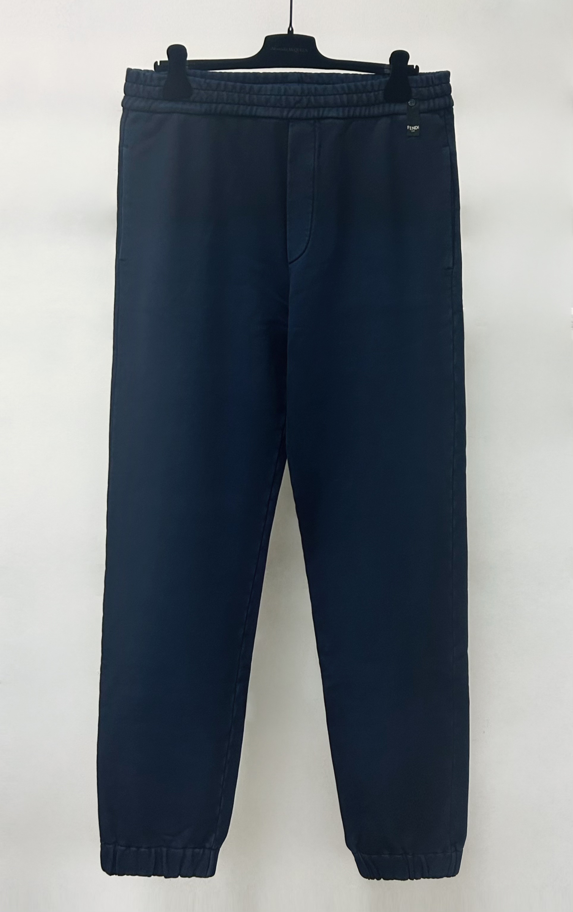 全新未使用 FENDI/芬迪 24秋冬后排金属字母男士休闲运动裤FB0942