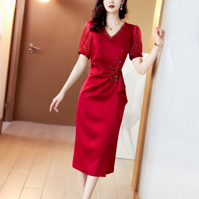 红色婚宴礼服连衣裙女2025年春秋新款高档名媛气质收腰V领中长款