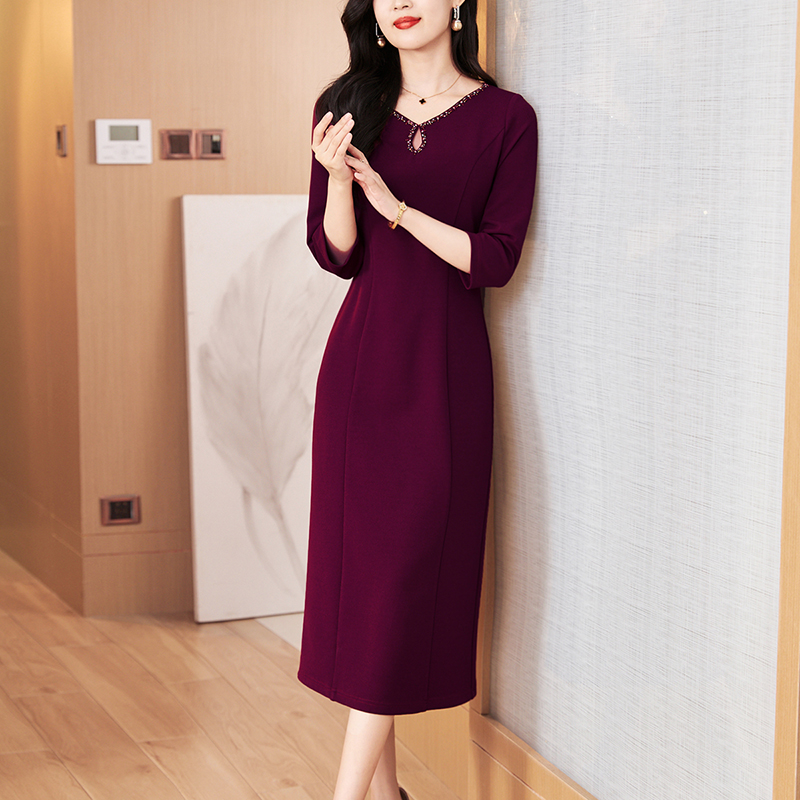 酒红色连衣裙女2025秋冬新款喜婆婆妈妈礼服收腰显瘦改良旗袍