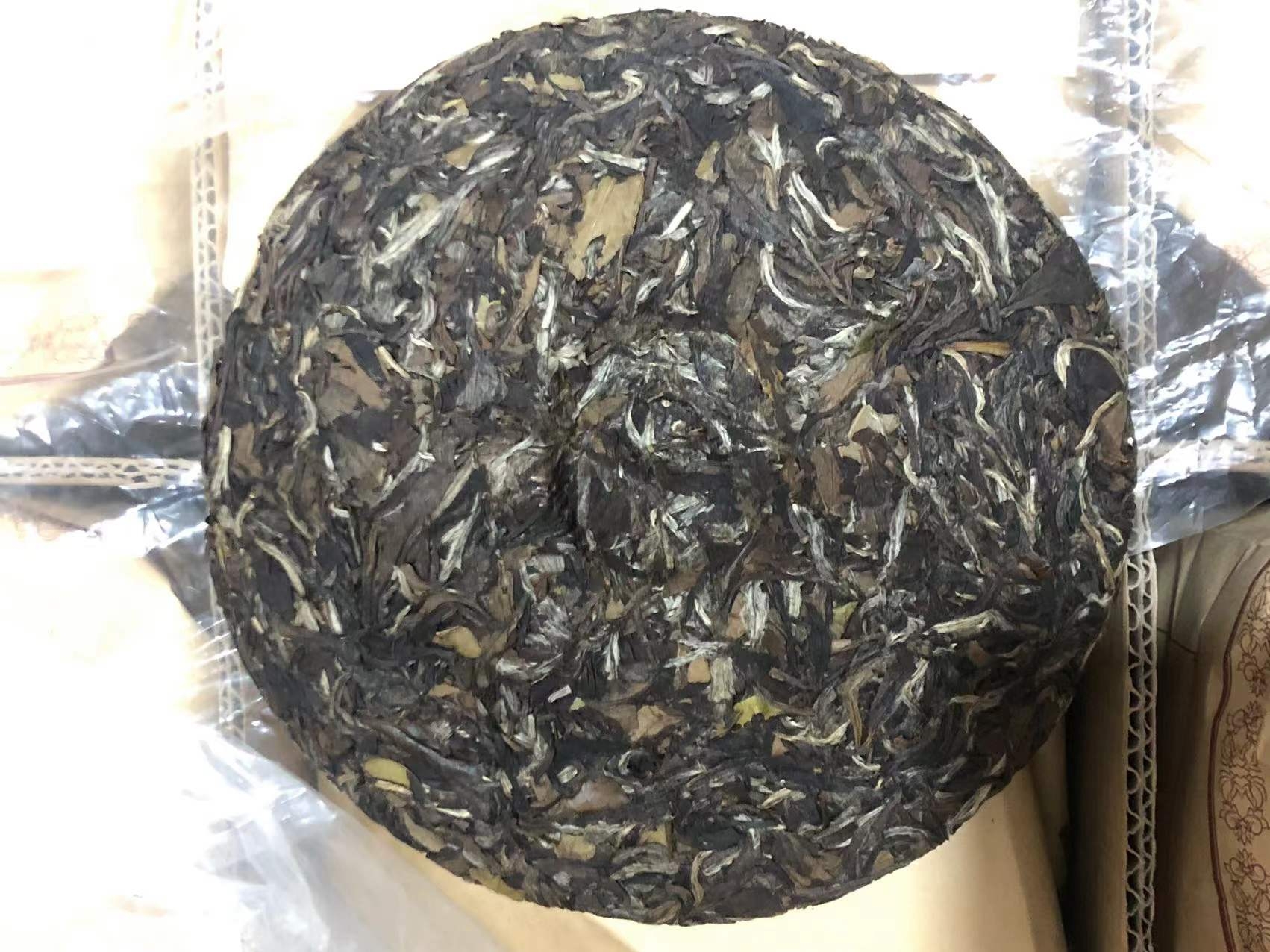 2017年大白牡丹饼（做旧款，年份真实）350g-春水