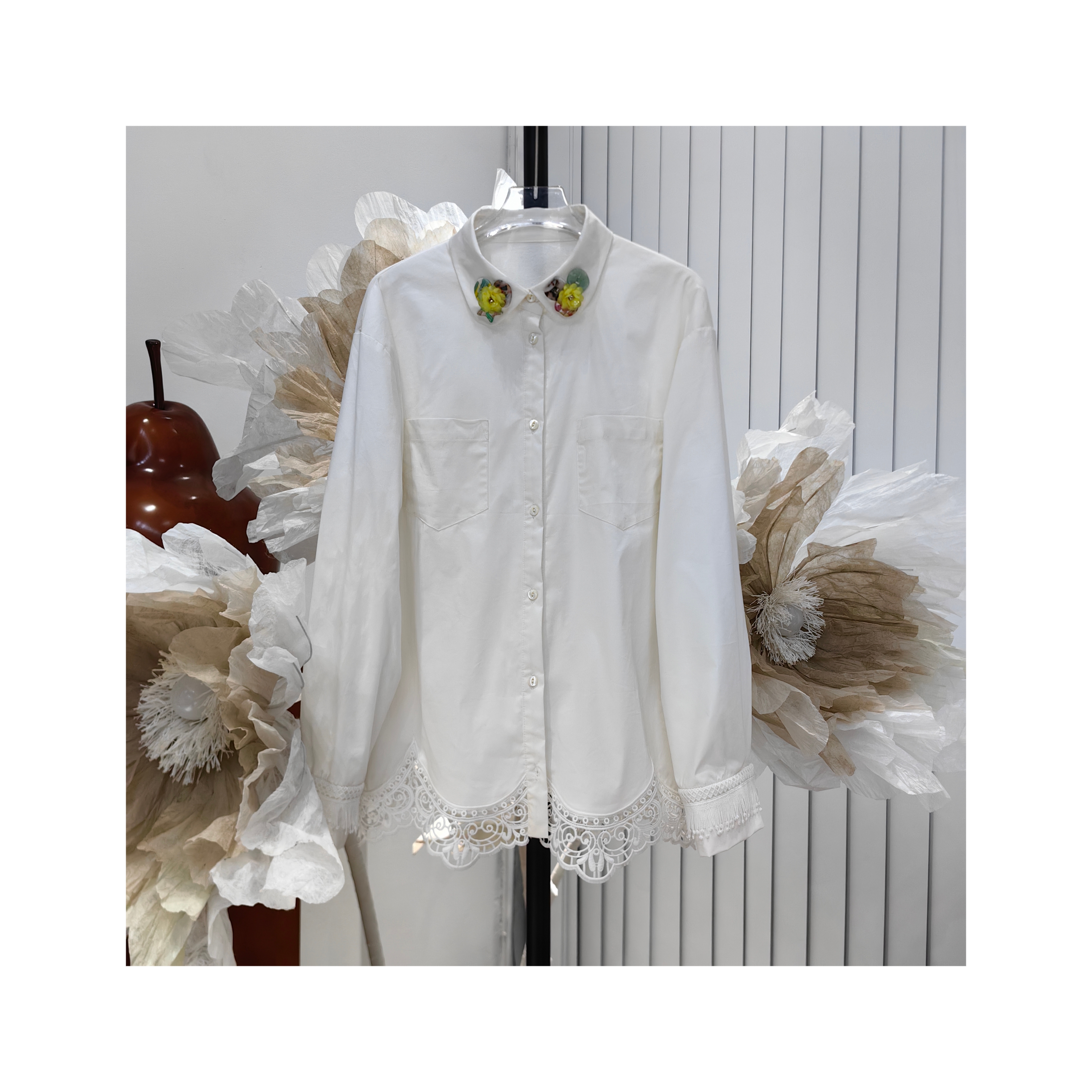 24357417【极简从绒】加绒精致花朵装饰蕾丝拼接衬衣