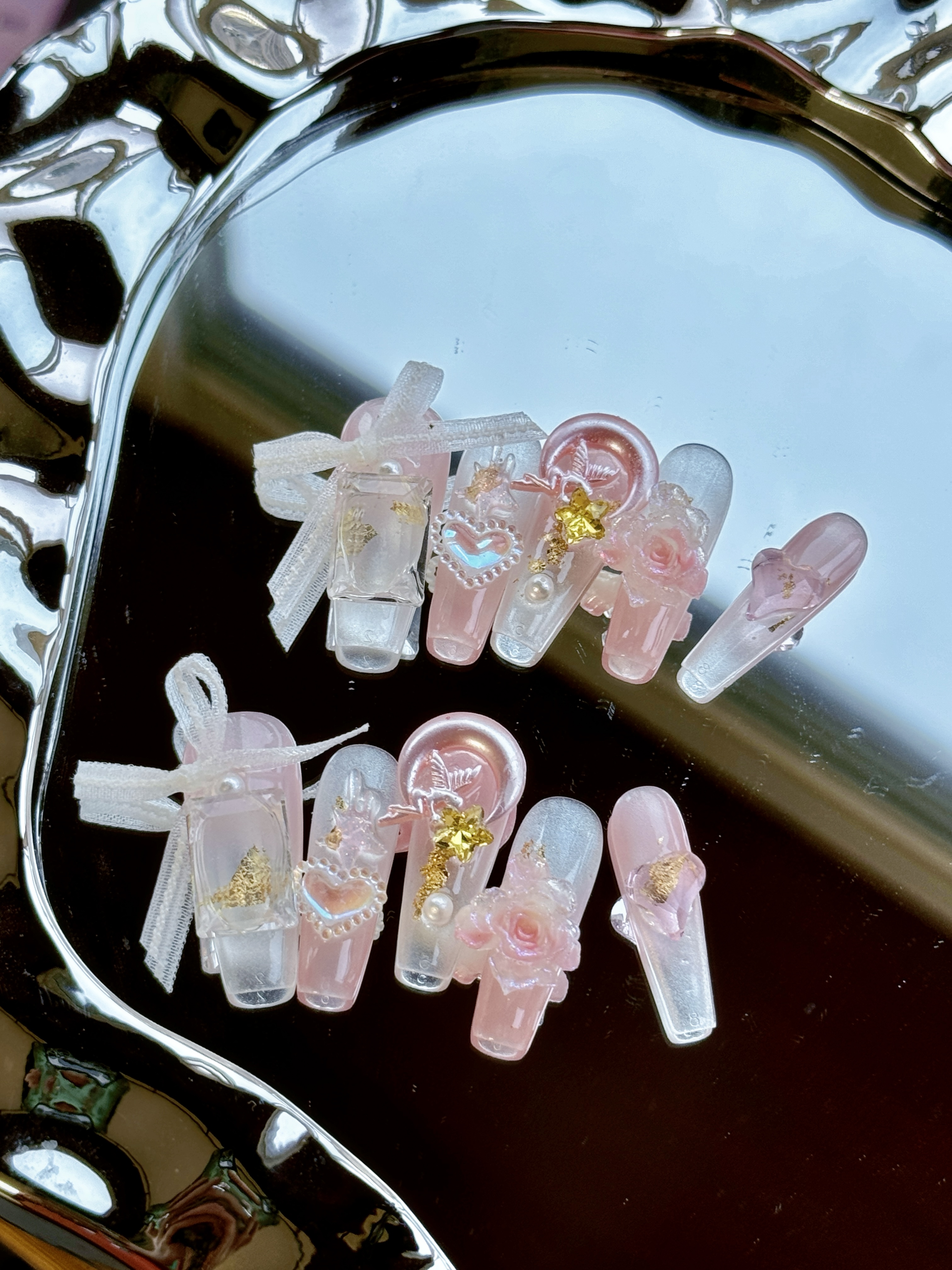 直播孤品纯手工穿戴甲，念到名字下单备注编号。[两单飞，默认微瑕 ]