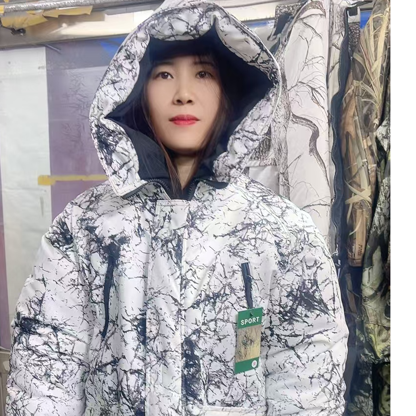 白色单件棉服...