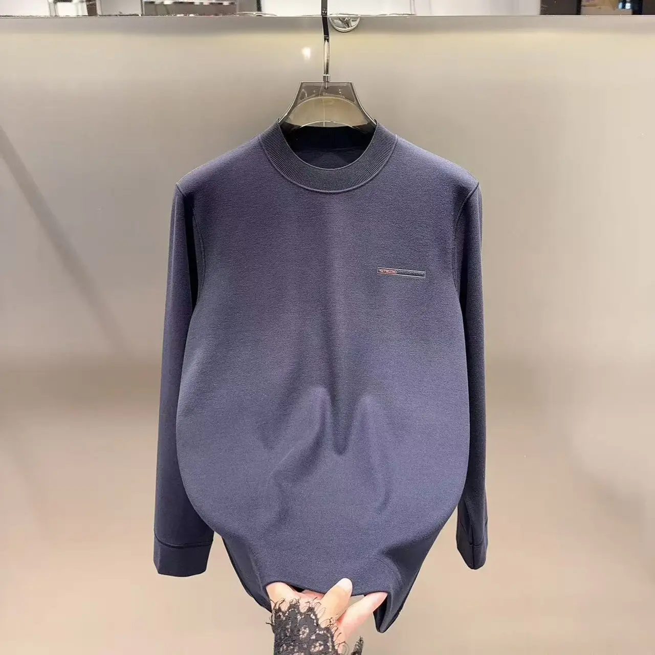 秋冬新款男士时尚简约保暖毛衣商务风休闲长袖圆领套头针织打底衫