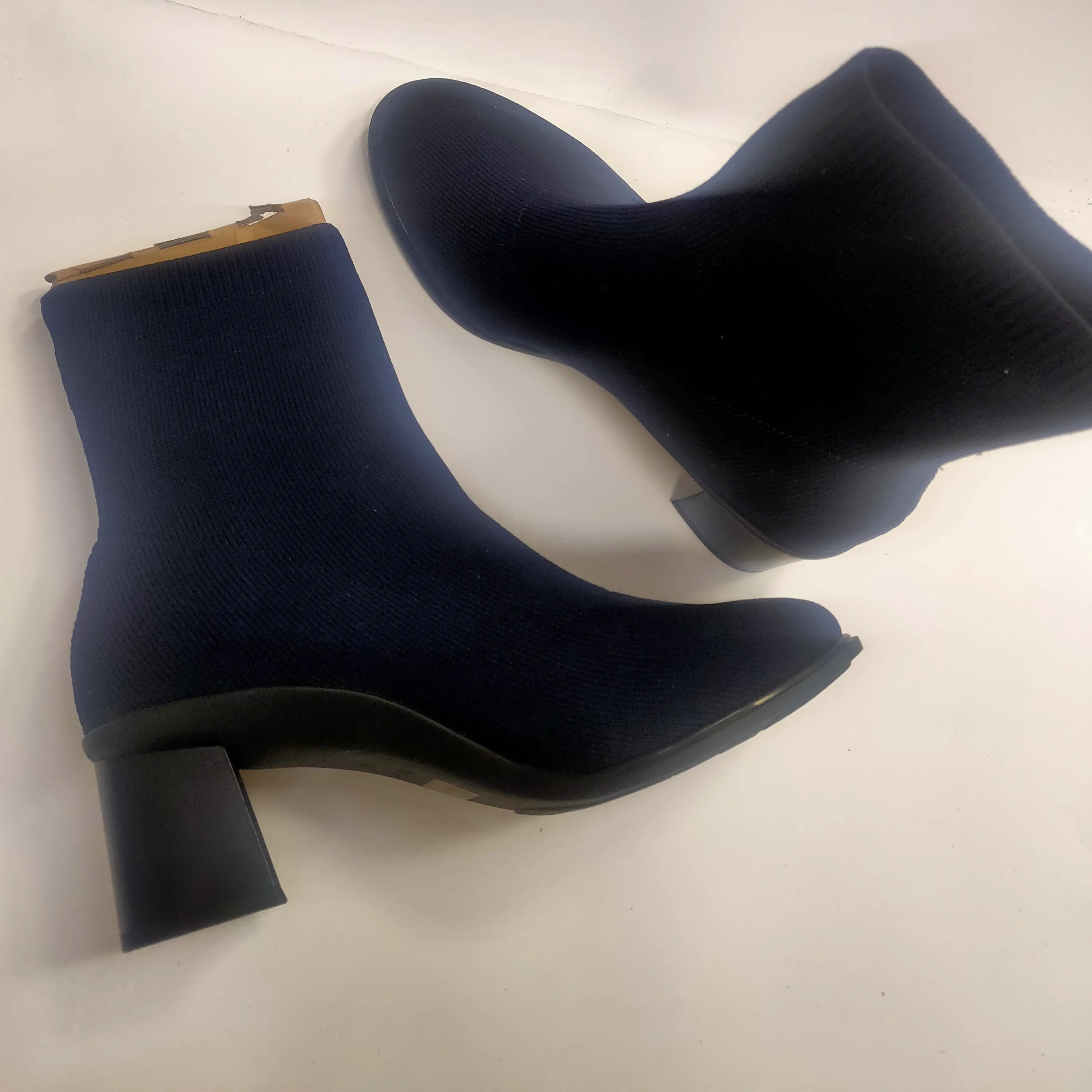 秋冬新款弹力粗跟柔软反绒面时尚百搭短靴