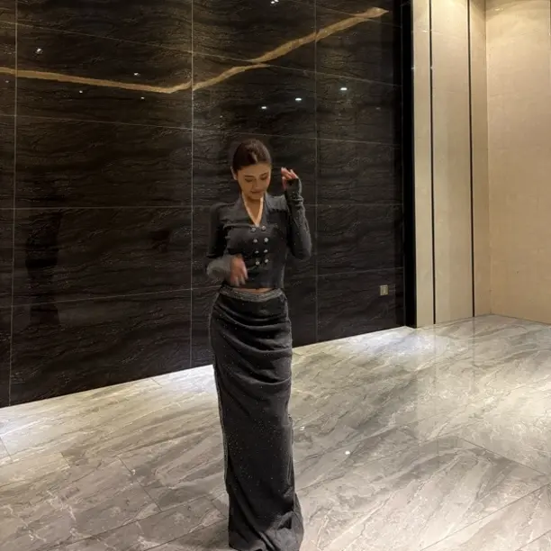 秋季御姐辣妹风V领褶皱长袖T恤包臀半身裙显瘦气质两件套装