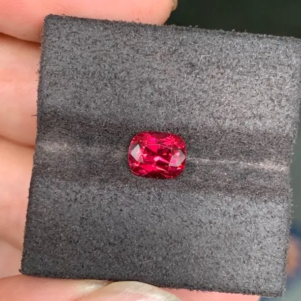 天然无烧 绝地武士 高色晶体好 4克拉宝石