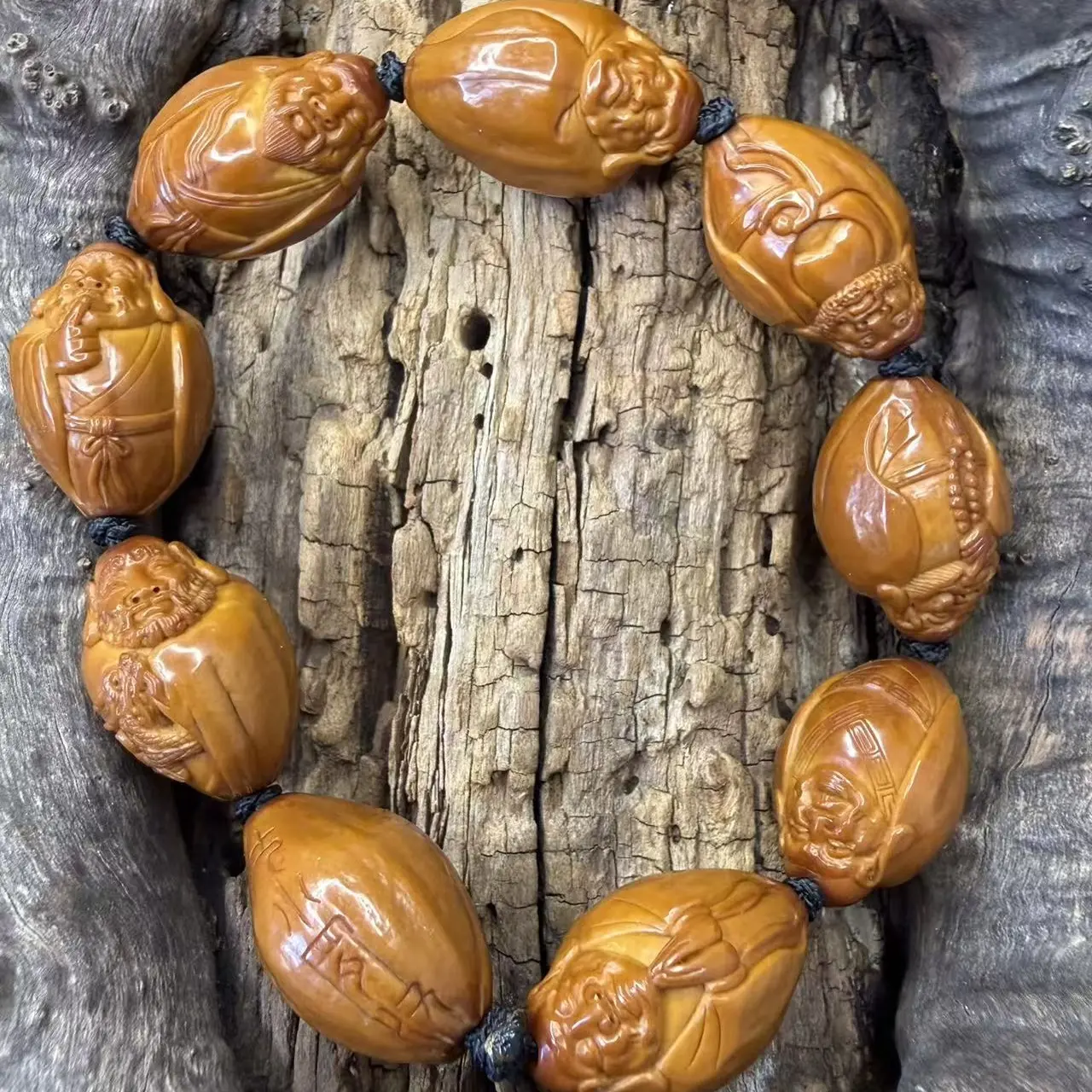 橄榄核红料雕刻文玩手串