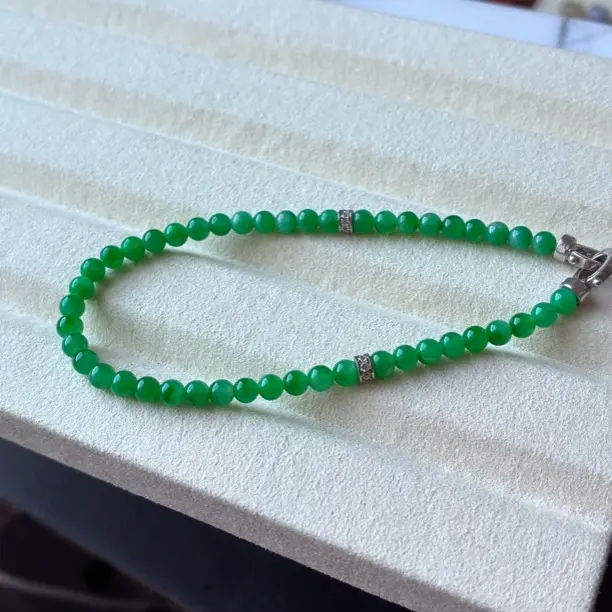 天然缅甸翡翠冰阳绿气质时尚小米珠手串（卡3.8mm左右）