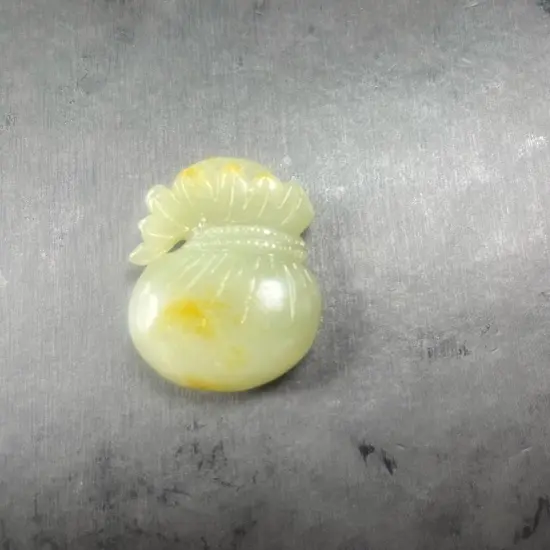 新疆和田玉钱袋子挂件26克