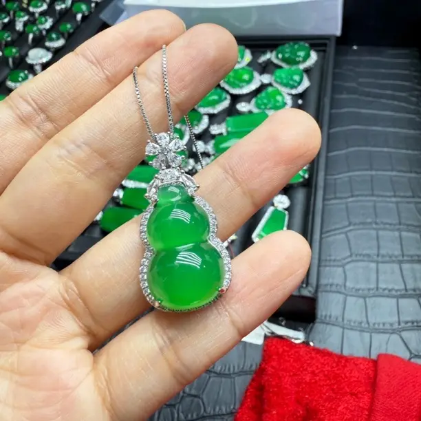 天然玉髓百搭葫芦吊坠项链