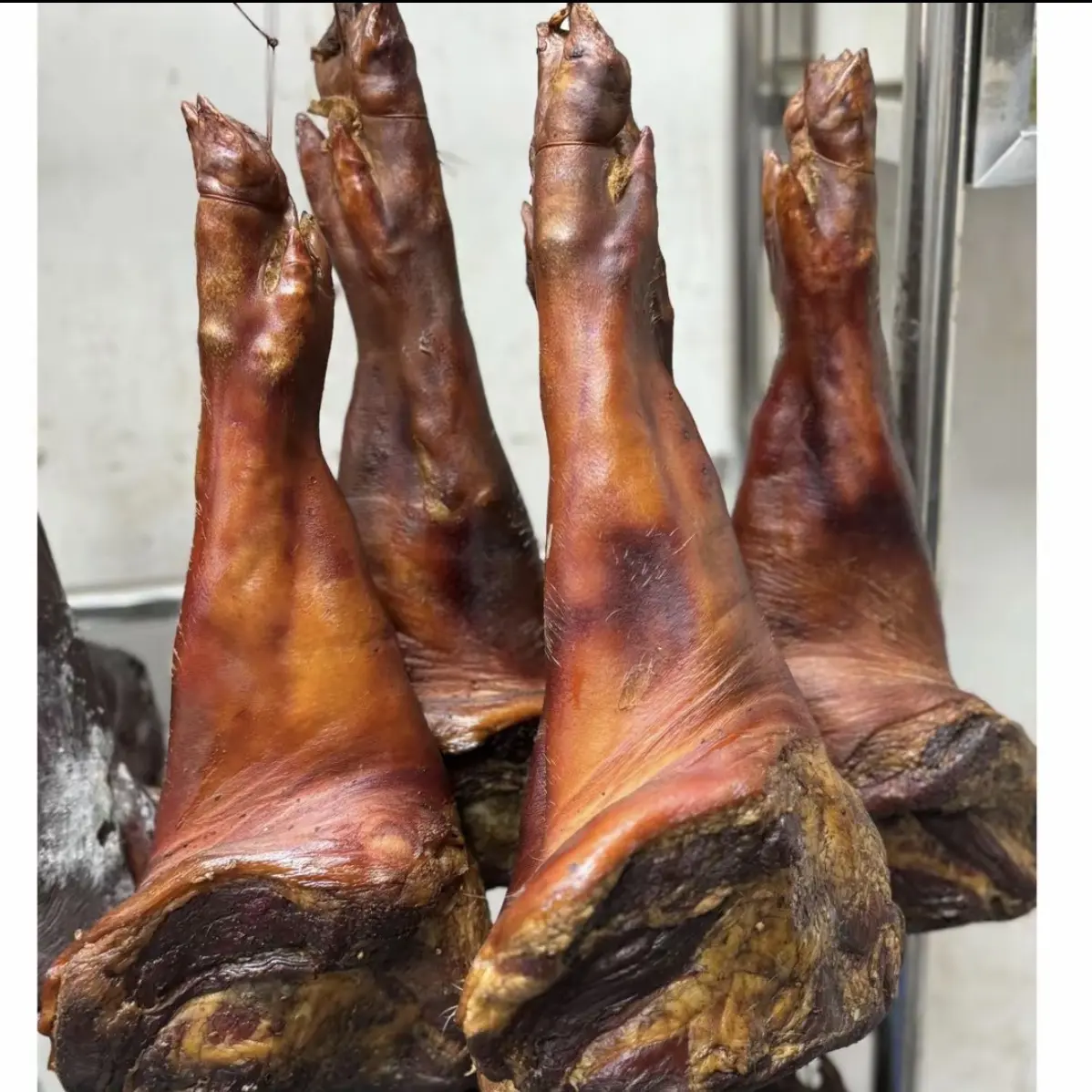 重庆柴火柏树枝烟熏腊猪脚特产腊猪蹄