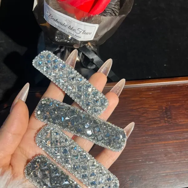 新款爆闪水晶精致无痕掰掰夹刘海夹～银白色，单只款