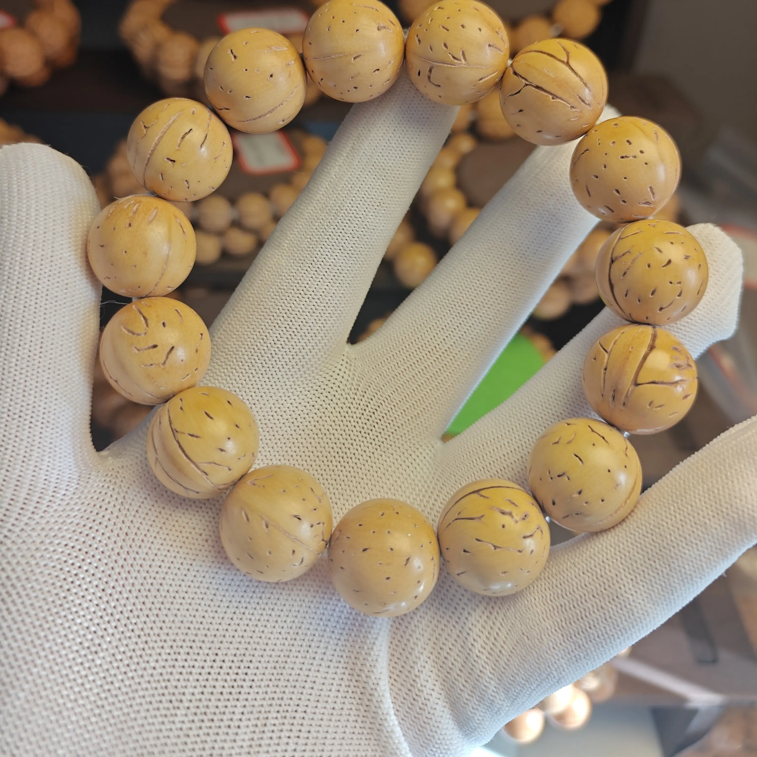 尺寸17.6的盘锦野生奶油核大光珠