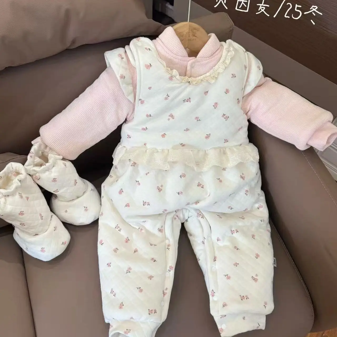 冬款婴儿400克水洗棉花包脚连体衣宝宝冬季外出爬服