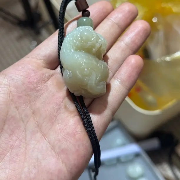 和田玉糖白貔貅挂坠