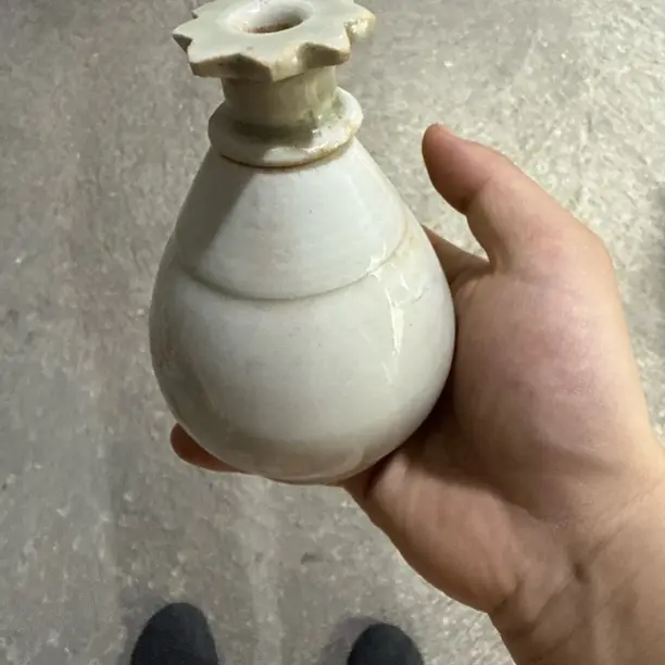 漂亮的小瓷罐素色