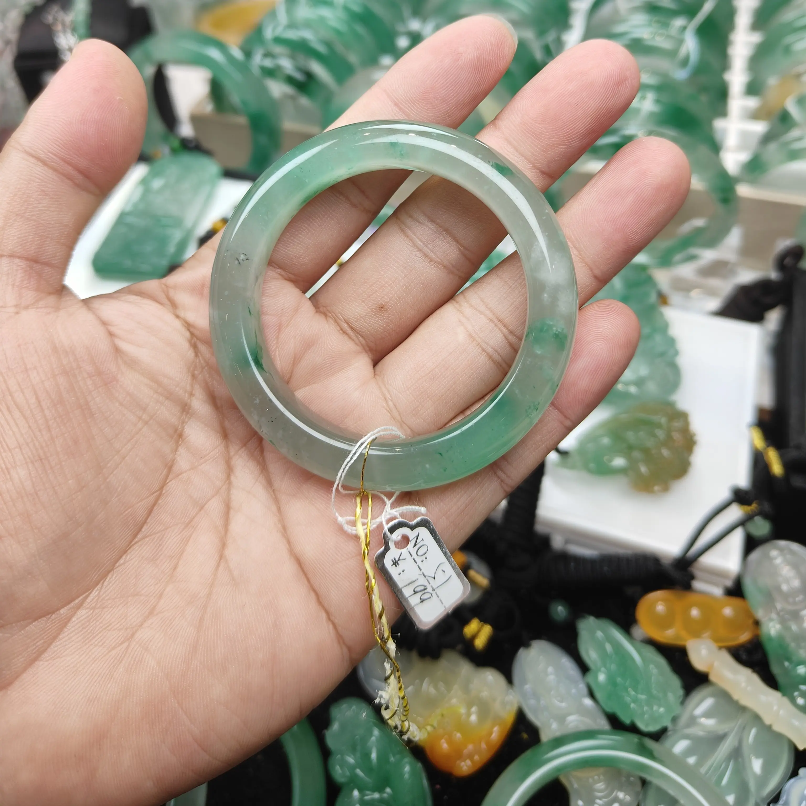 天然石英质玉非洲翠手镯51圈口