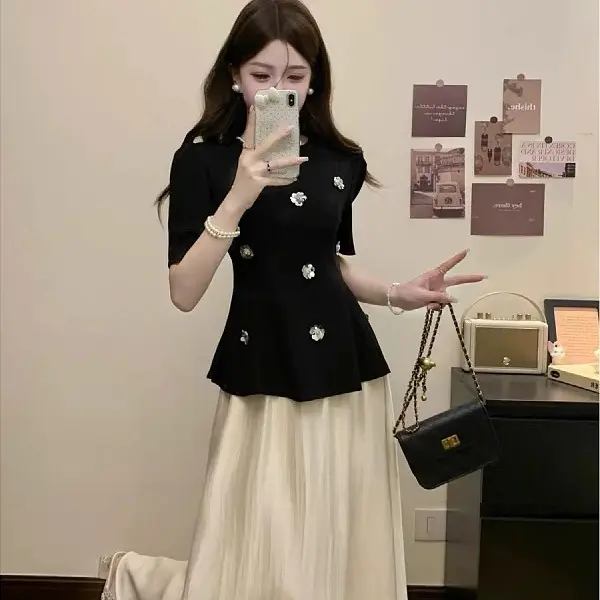 时尚立体花荷叶边上衣显瘦