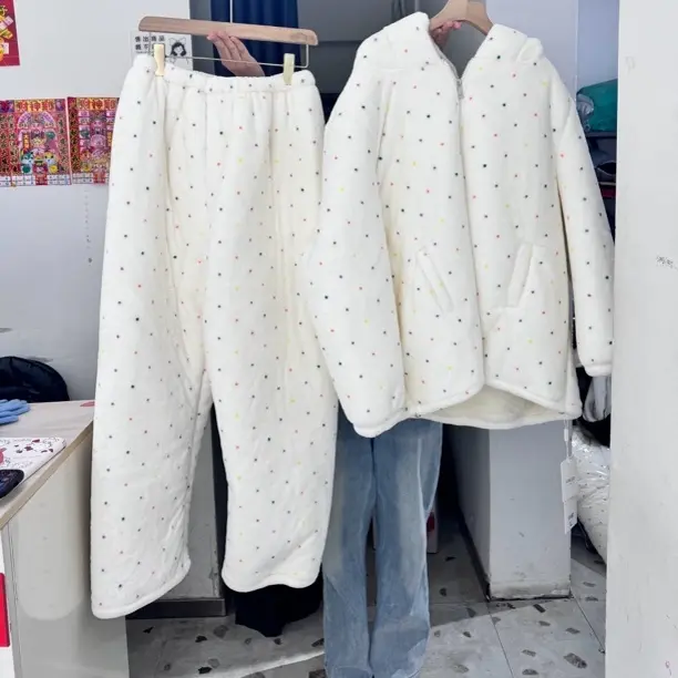 女士波点冬季连帽加绒3层加厚宽松保暖睡衣套装