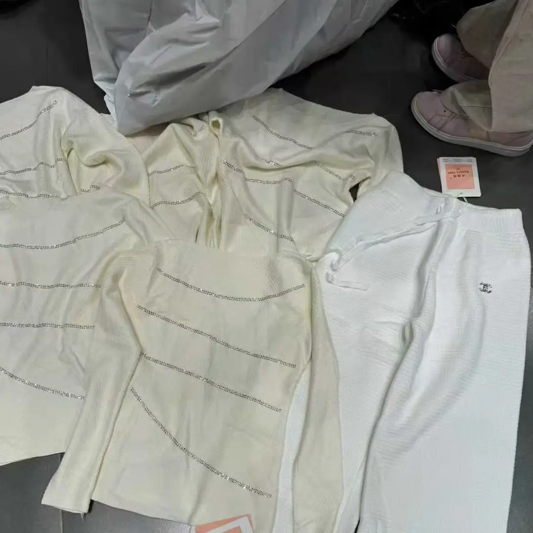 纯欲辣妹风设计感ins风烫钻气质性感针织衫秋季显瘦上衣女