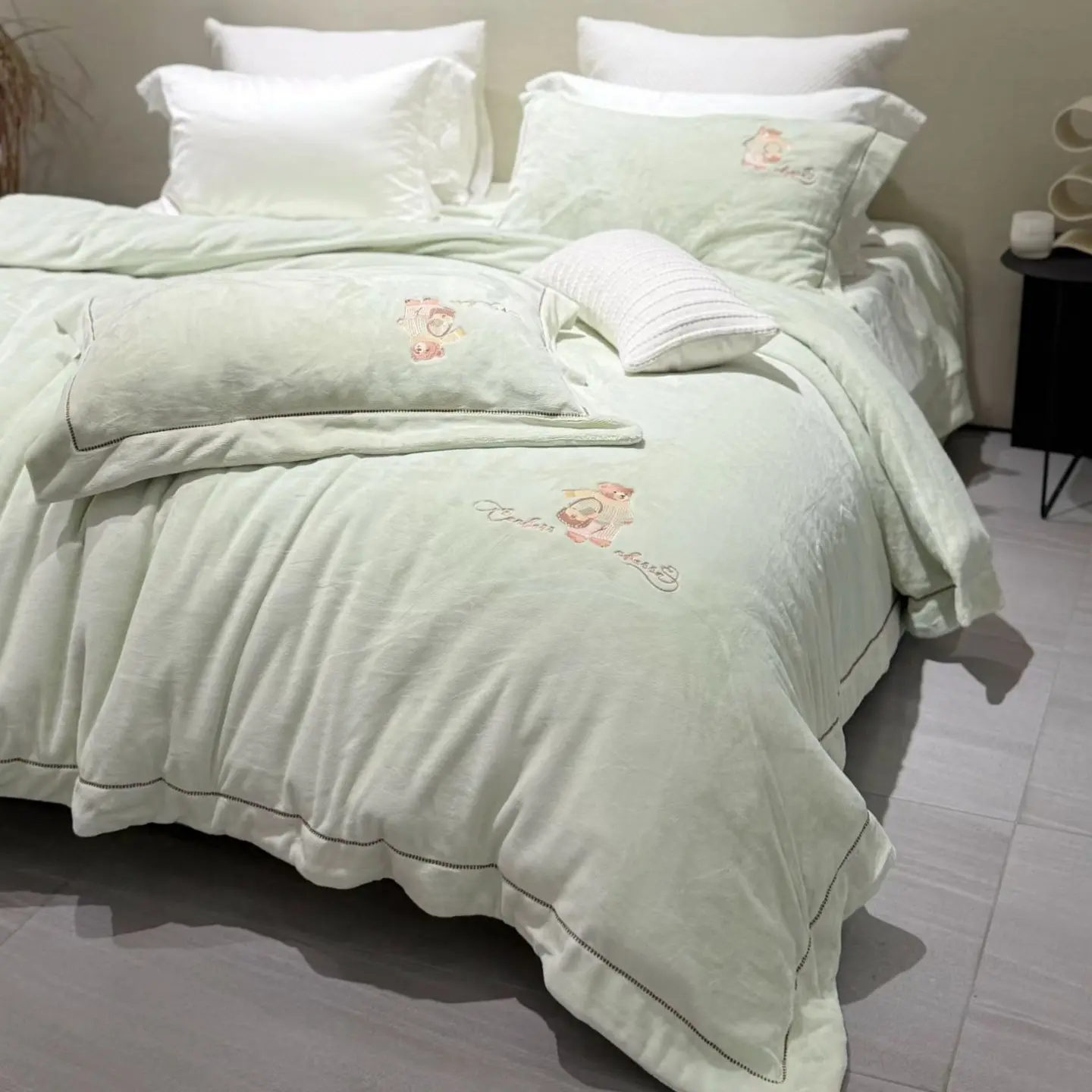 冬季加厚牛奶绒小香款保暖四件套