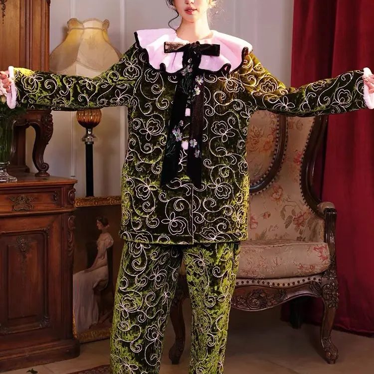 Az奇异果，原创奢华丝绒刺绣三层加厚夹棉加绒睡衣家居服可外穿