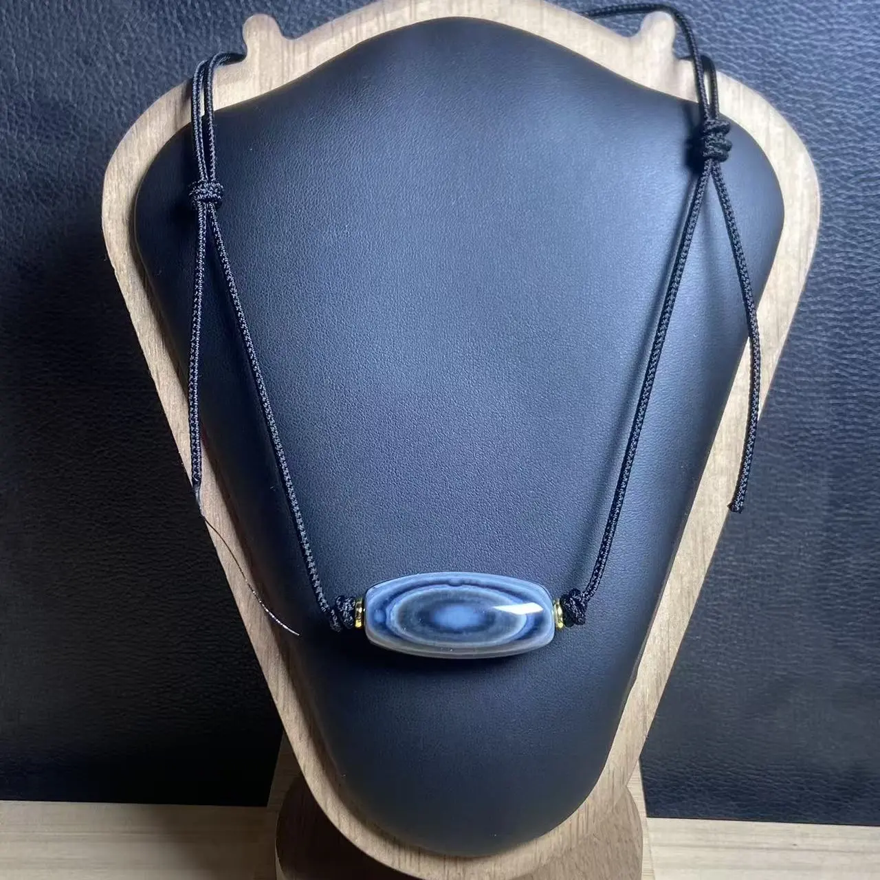 天然蓝沁缠丝玛瑙，单颗裸珠.