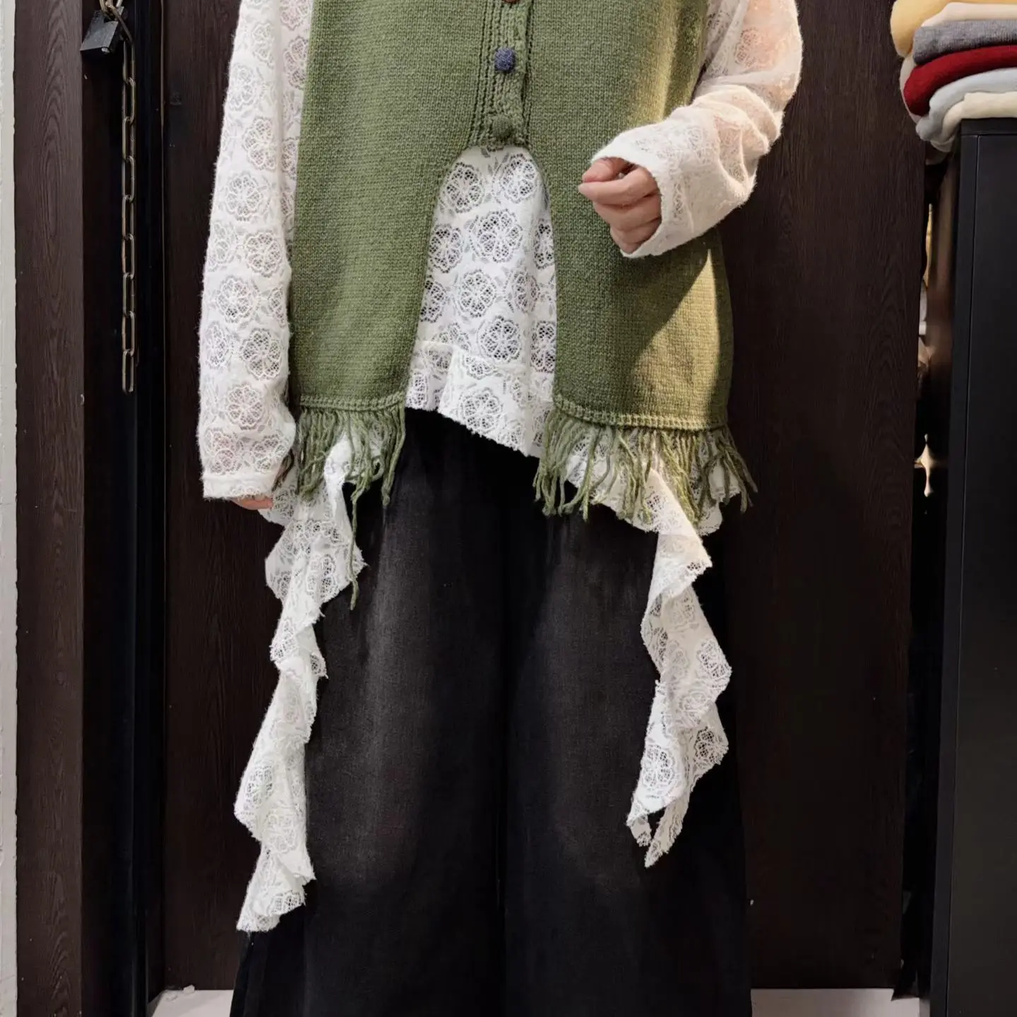 A秋上新韩系时尚针织马甲搭配绿色蕾丝花边阔腿裤套装显瘦