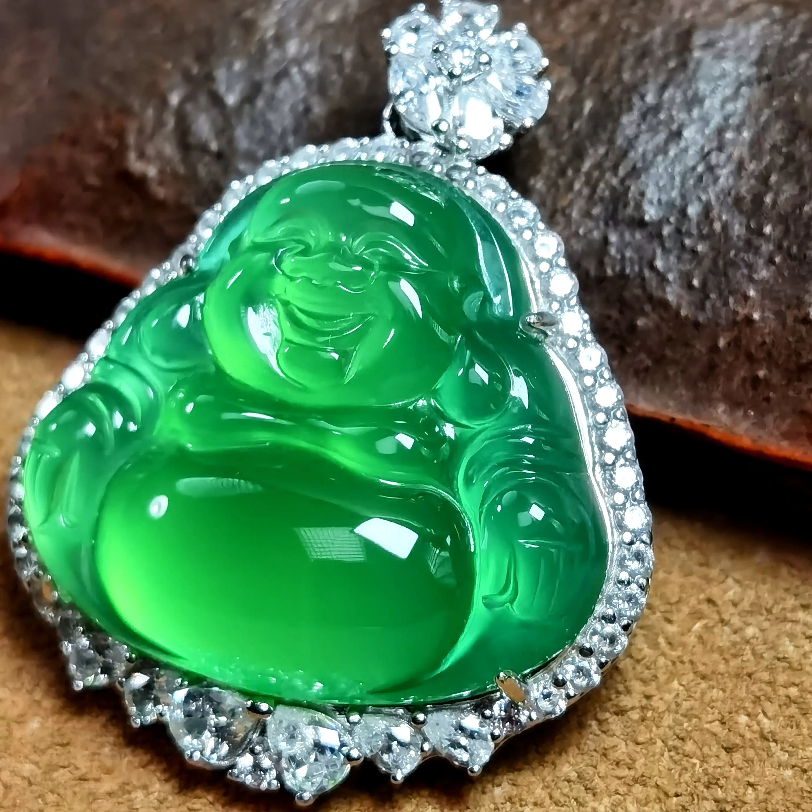 银镶嵌满绿大佛公